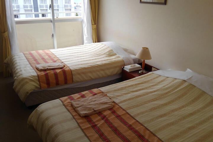 Room 11 of 38