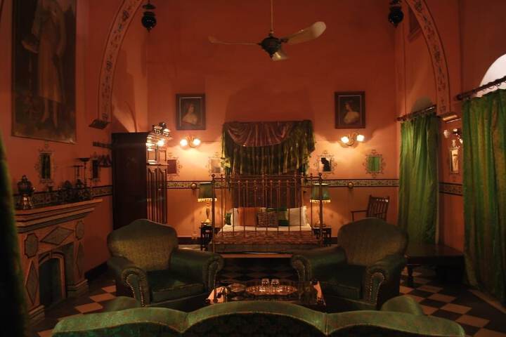 Room 6 of 25