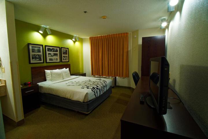 1 King Bed (1 of 5)