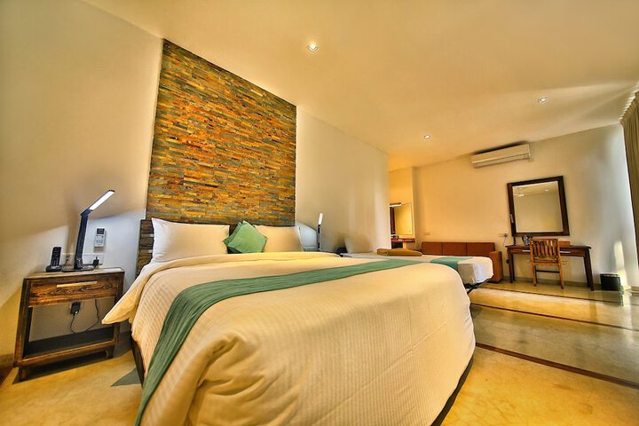 Room 16 of 100