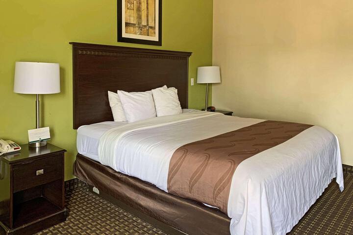1 King Bed (3 of 15)