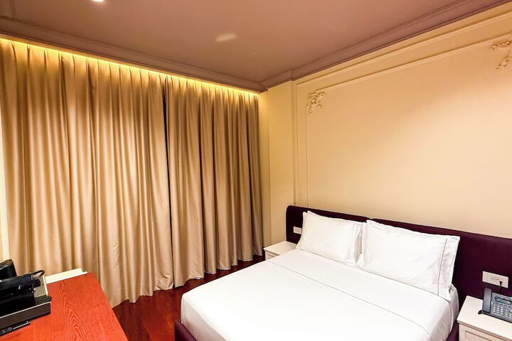 Room 3 of 96