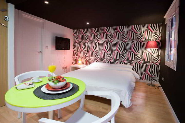 Room 6 of 8