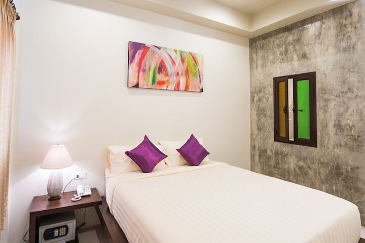 Room 4 of 76
