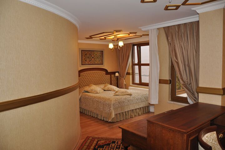 Room 16 of 77