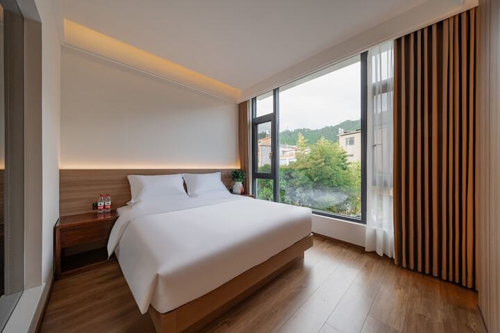 Room 42 of 80
