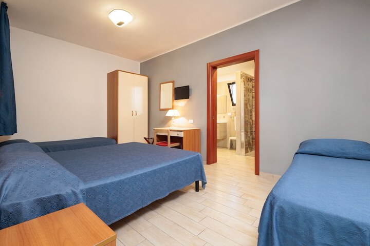 Room 4 of 18