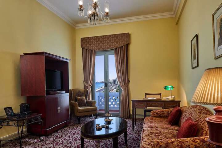 Room 12 of 36