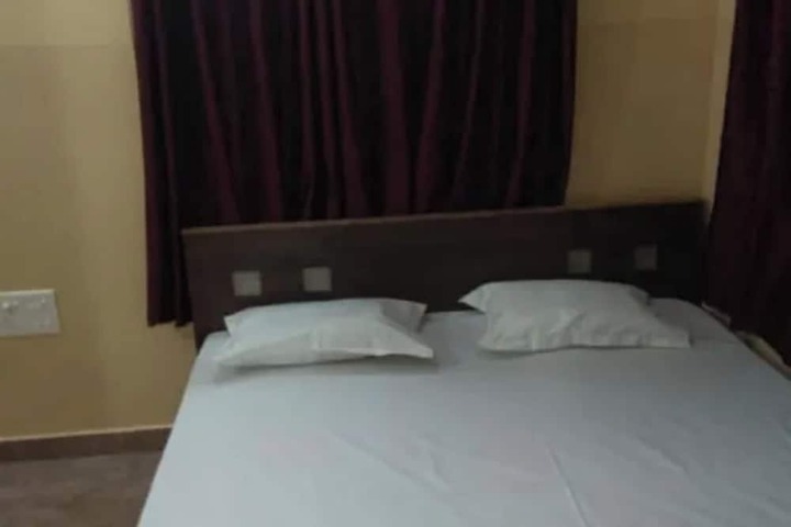 Room 5 of 10