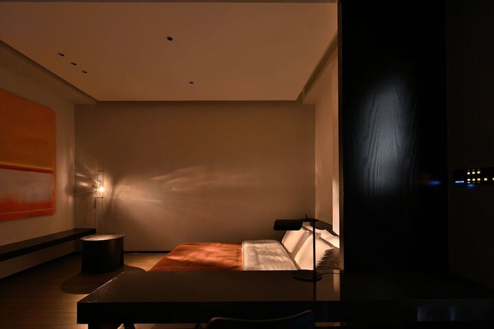 Room 4 of 12