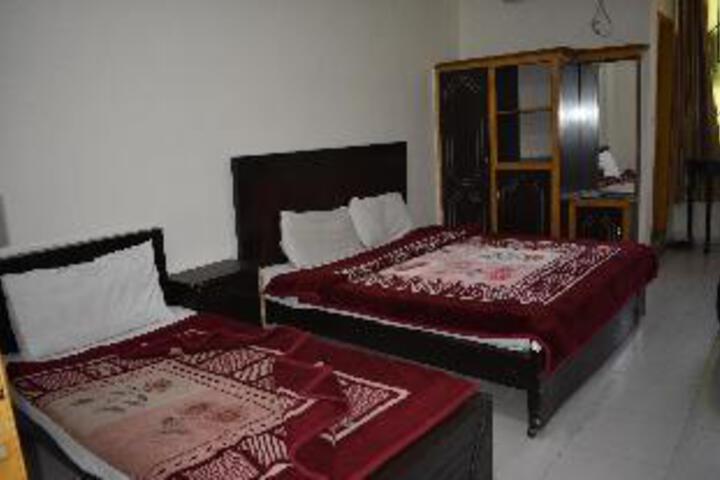 Room 4 of 4