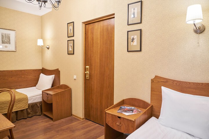 Room 8 of 38