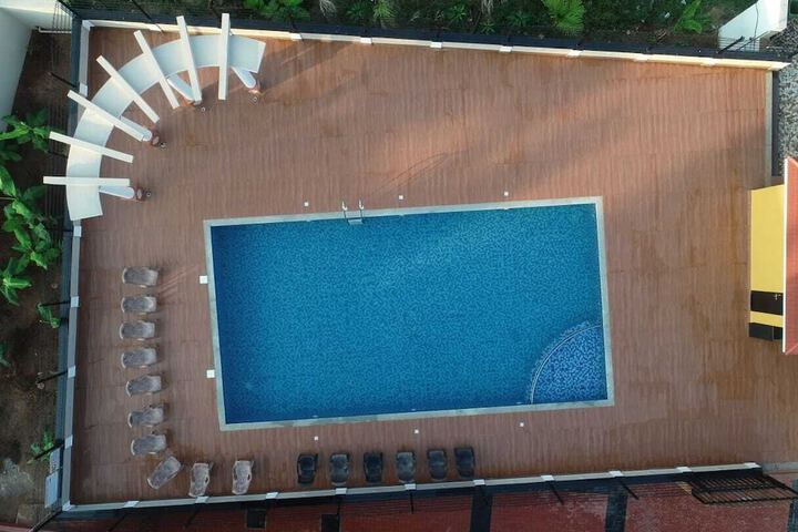 Pool 13 of 17
