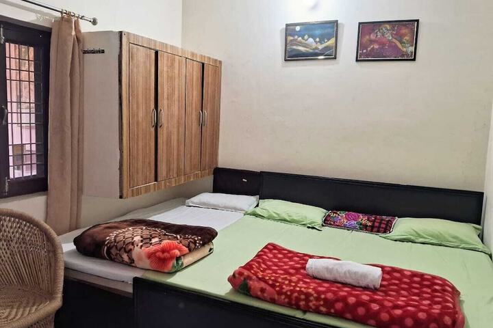 Room 12 of 24