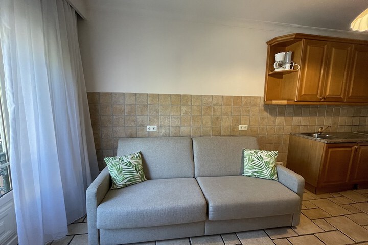 Room 13 of 37