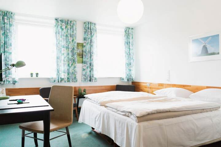 Room 12 of 25