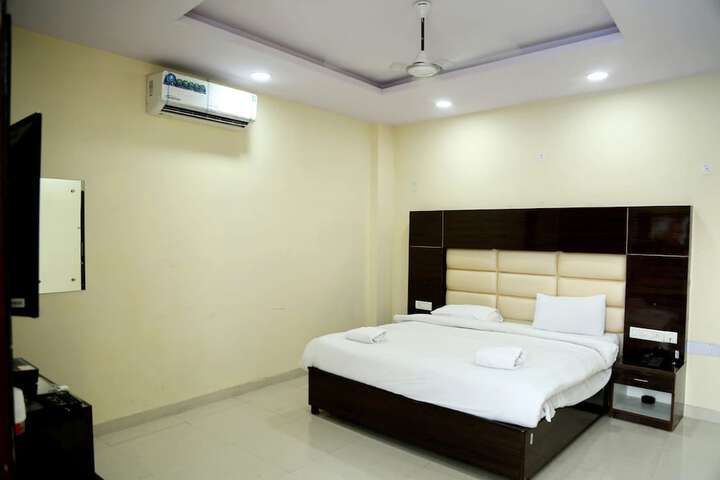 Room 2 of 34