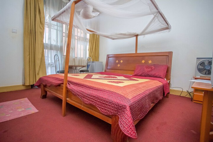 Room 13 of 34