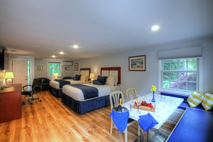 Room 3 of 100