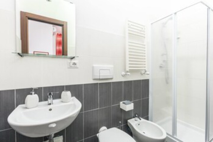 Room 2 of 17