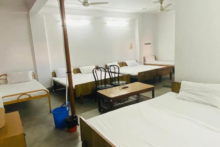Room 42 of 60