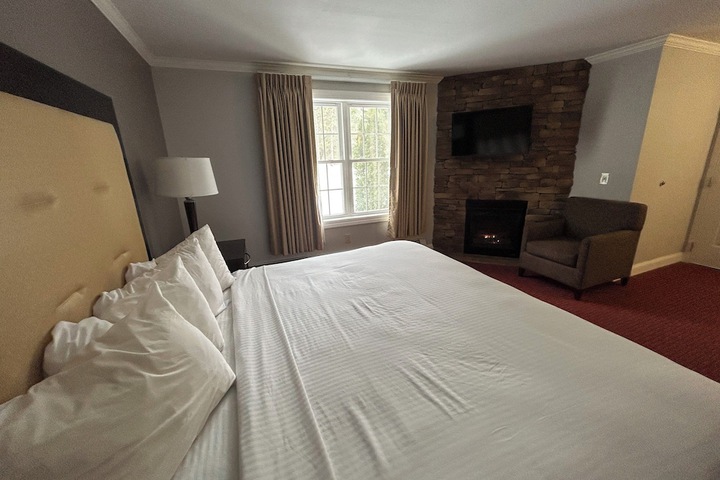 1 King Bed (14 of 15)