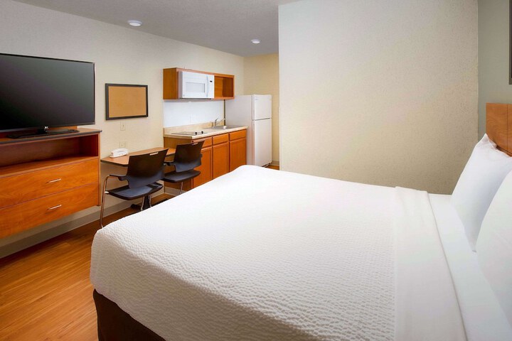 1 Queen Bed (1 of 11)