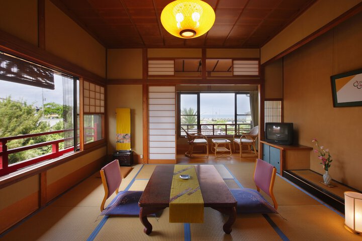 Room 13 of 63