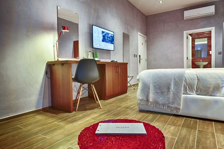 Room 9 of 38