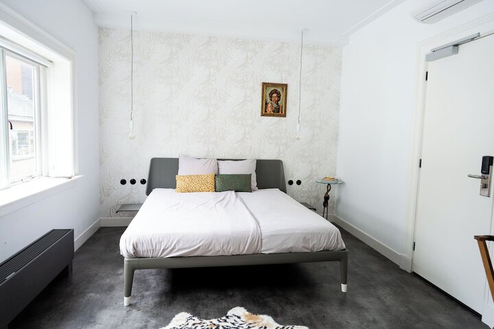 Room 12 of 50