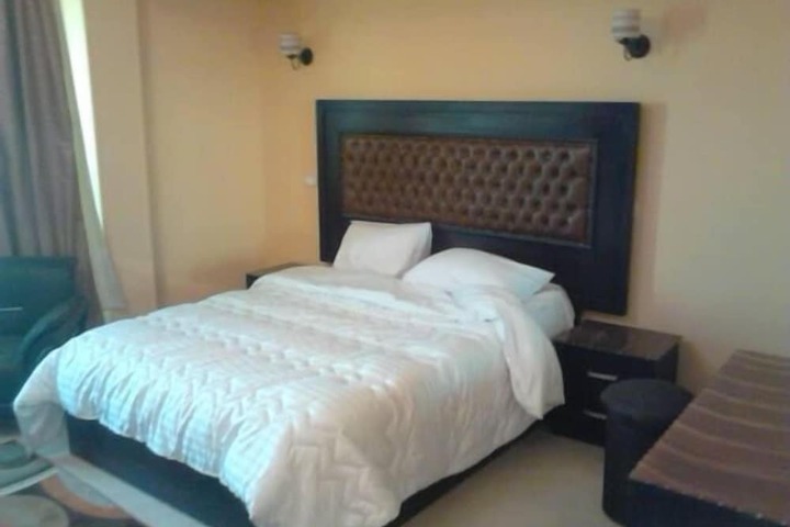 Room 9 of 24