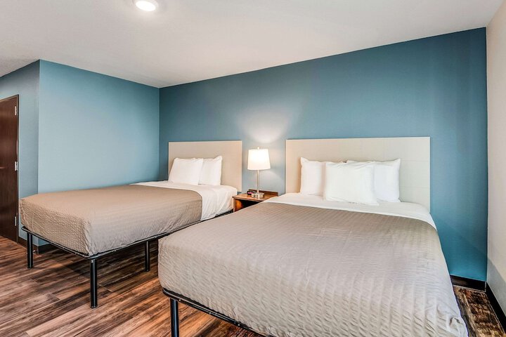 1 Queen Bed (18 of 20)