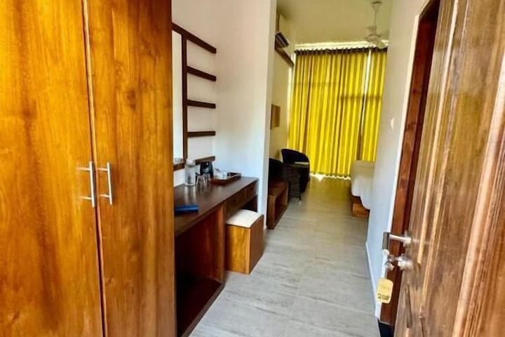 Room 5 of 17