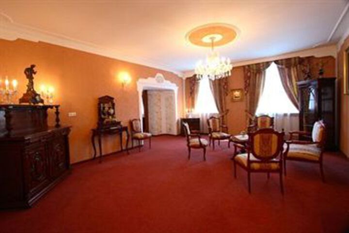 Room 5 of 15