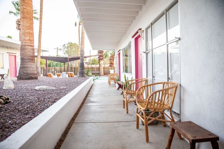 Hotel Exterior 70 of 85