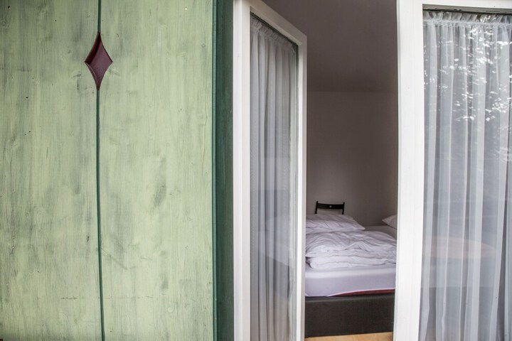 Room 9 of 33