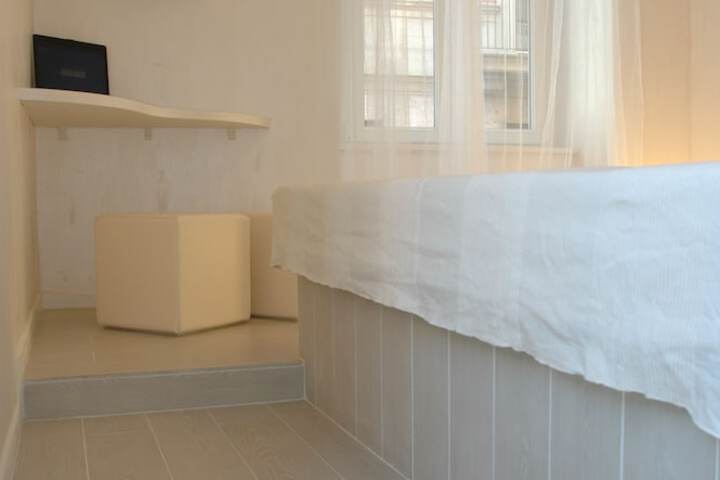 Room 6 of 60