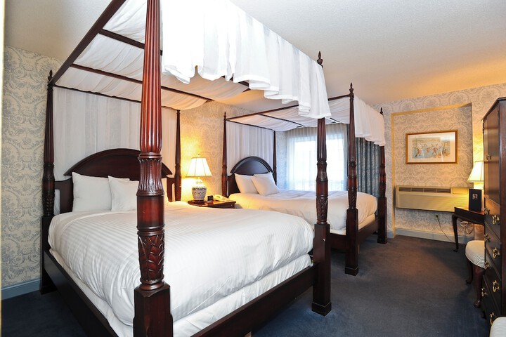 Deluxe Queen Bed (6 of 7)