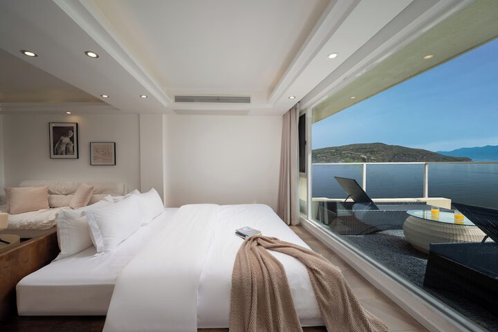 Room 8 of 28