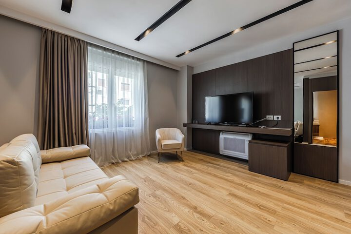 Room 102 of 171