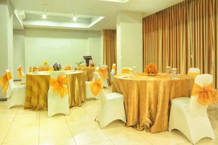 Ballroom/Hall 49 of 61