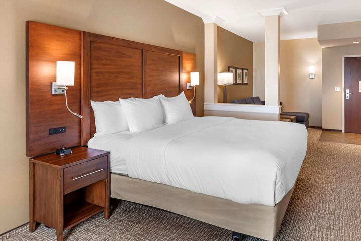 1 King Bed (9 of 18)