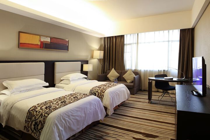 Room 10 of 25