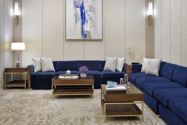 Lounge 43 of 46