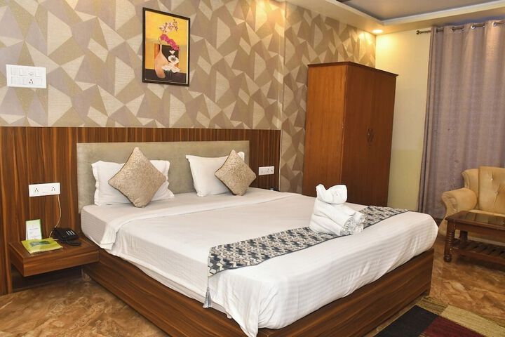 Room 3 of 7