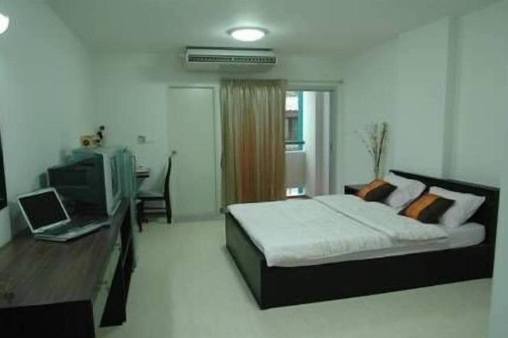 Room 5 of 18