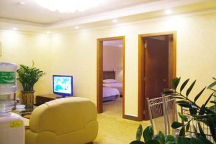 Room 7 of 13