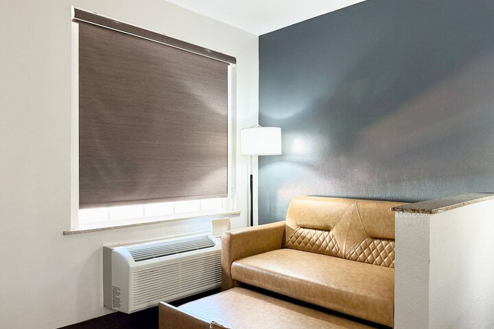 Room 16 of 25