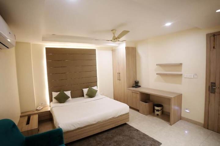 Room 21 of 27