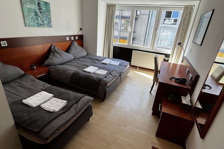 Room 4 of 52